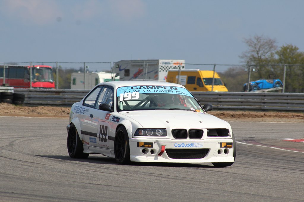 Dennis Nymand fik efter lidt startvanskeligheder på den regnvåde bane, fundet den sædvanlige fart frem i hans BMW E36 M3
(Foto: JJ Media)